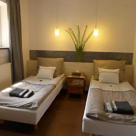 Spacious In District. * Breslavia