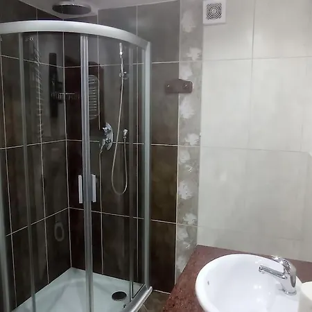 Spacious In District. Apartment Breslau